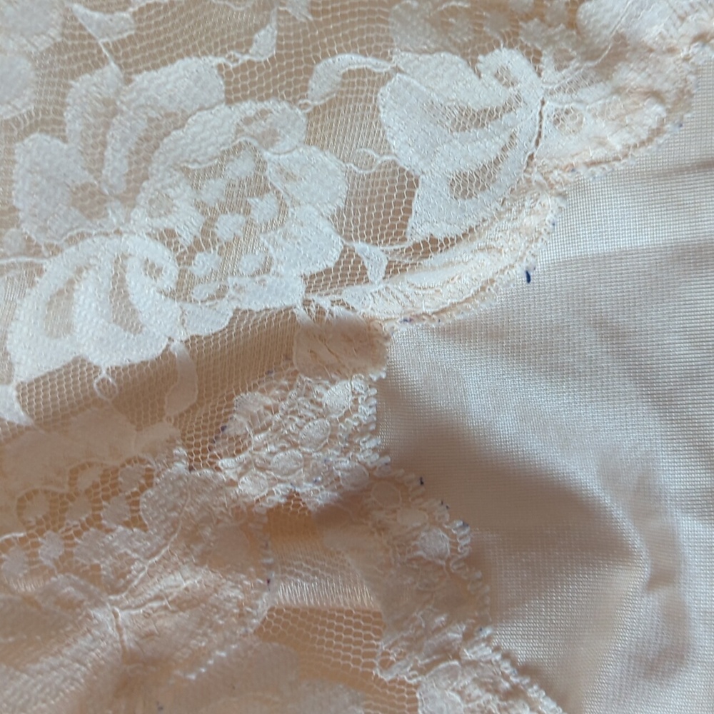 Vintage Lace Trim Cream Camisole - Picture 5 of 8